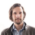 Steven de Brueys headshot.
